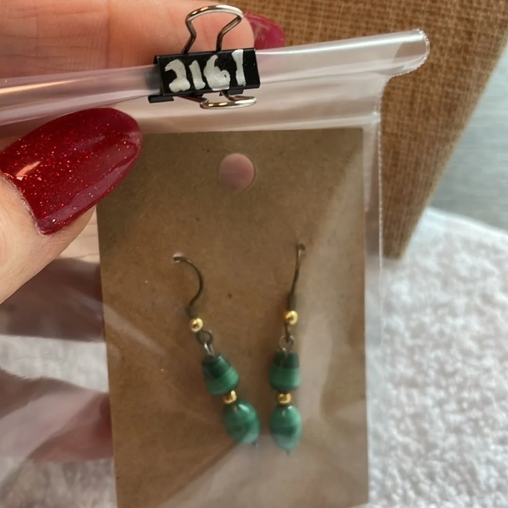 💐5/25 green art glass dangle drop earrings nice quality vintage